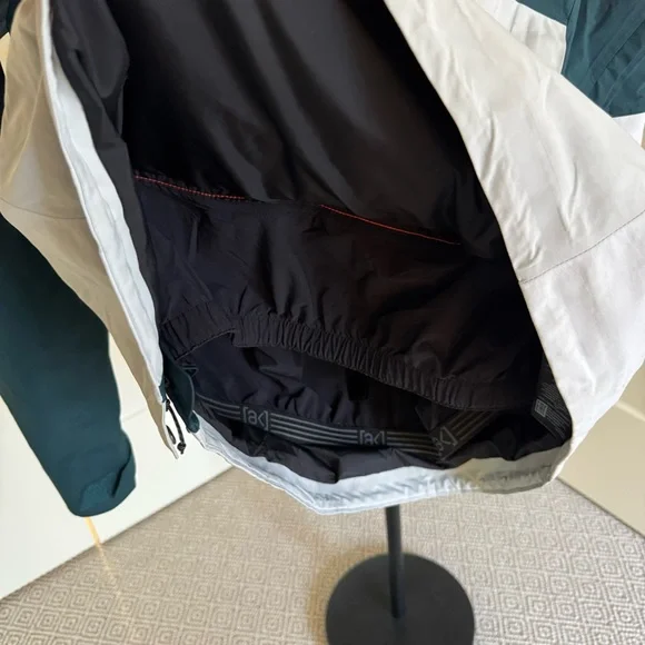 Burton Men's [ak] Velocity GORE-TEX Anorak 2025 - Size XL - Picture 12 of 13